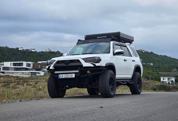 Toyota 4-Runner with Roofspace 2